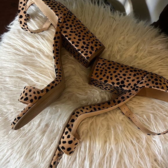 Cheetah Print spotted Heels. Size 8.5. - Picture 4 of 4